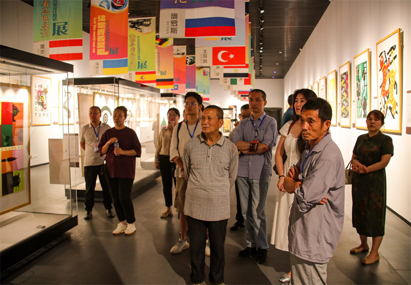 观展 (3).JPG 观展 (3).JPG