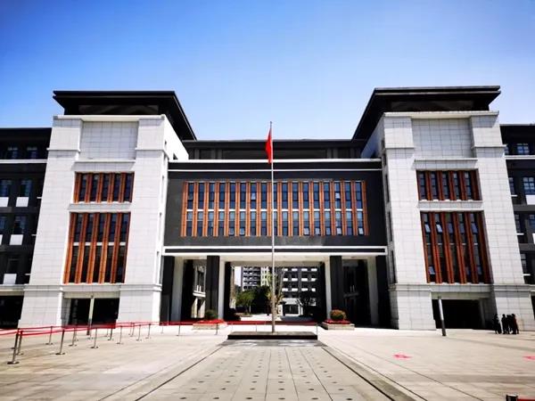 成都二十中新装亮相