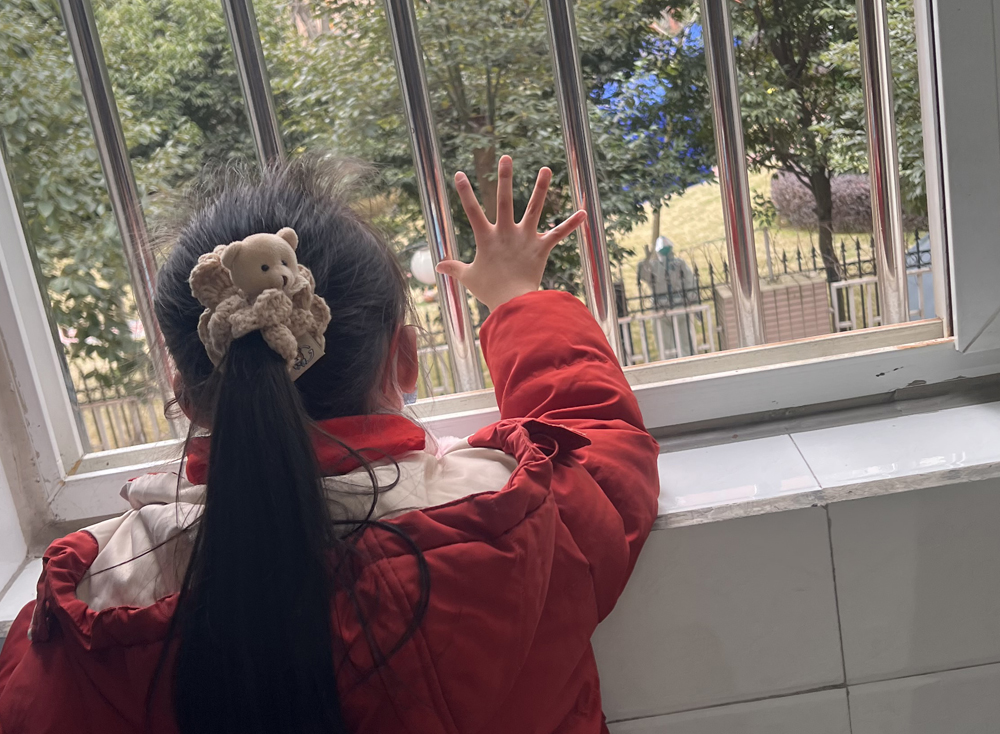 与女儿远远相见#江雪的战疫日记