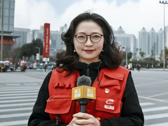 首届“感恩·温江”十大人物——简雪艳