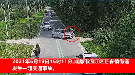 随意变道不可取  开车定要细观察