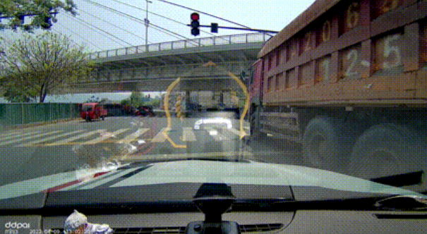 货车敢这样开？请你马上举报！！！