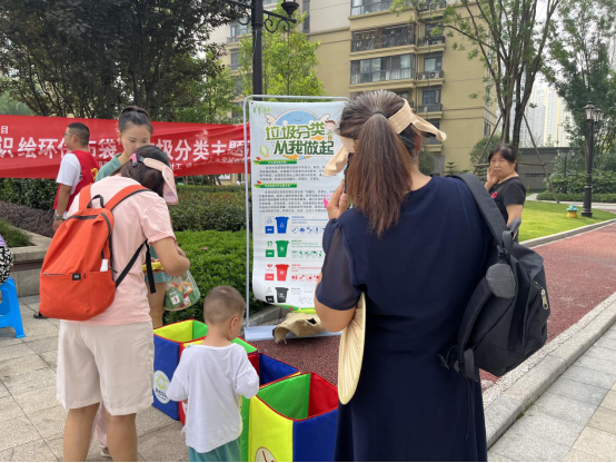 学分类知识 绘环保布袋 | 柳城街道新华社区开展垃圾分类主题活动