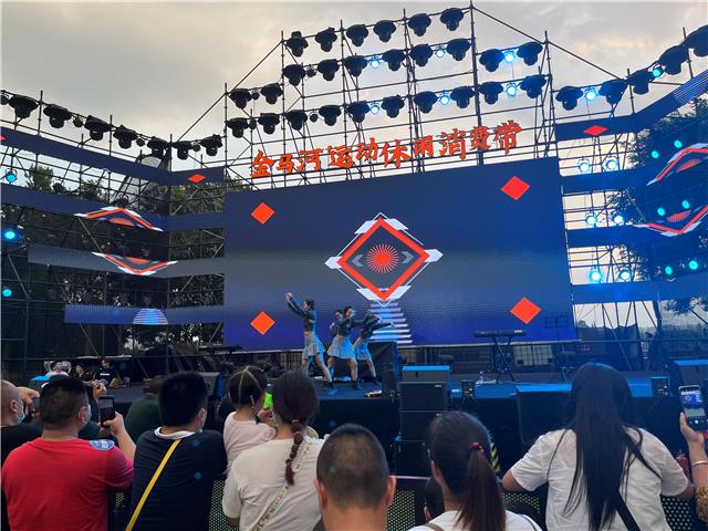我区第二届消夏体育之声摇滚音乐汇举行