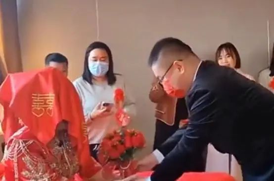 今天他结婚啦！刘德华送上祝福
