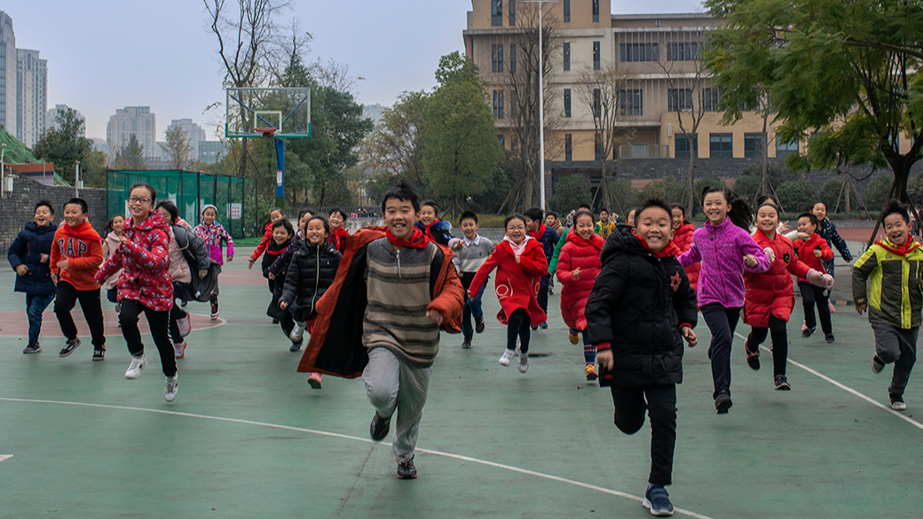 中央财政支持 提高义务教育学校公用经费保障水平