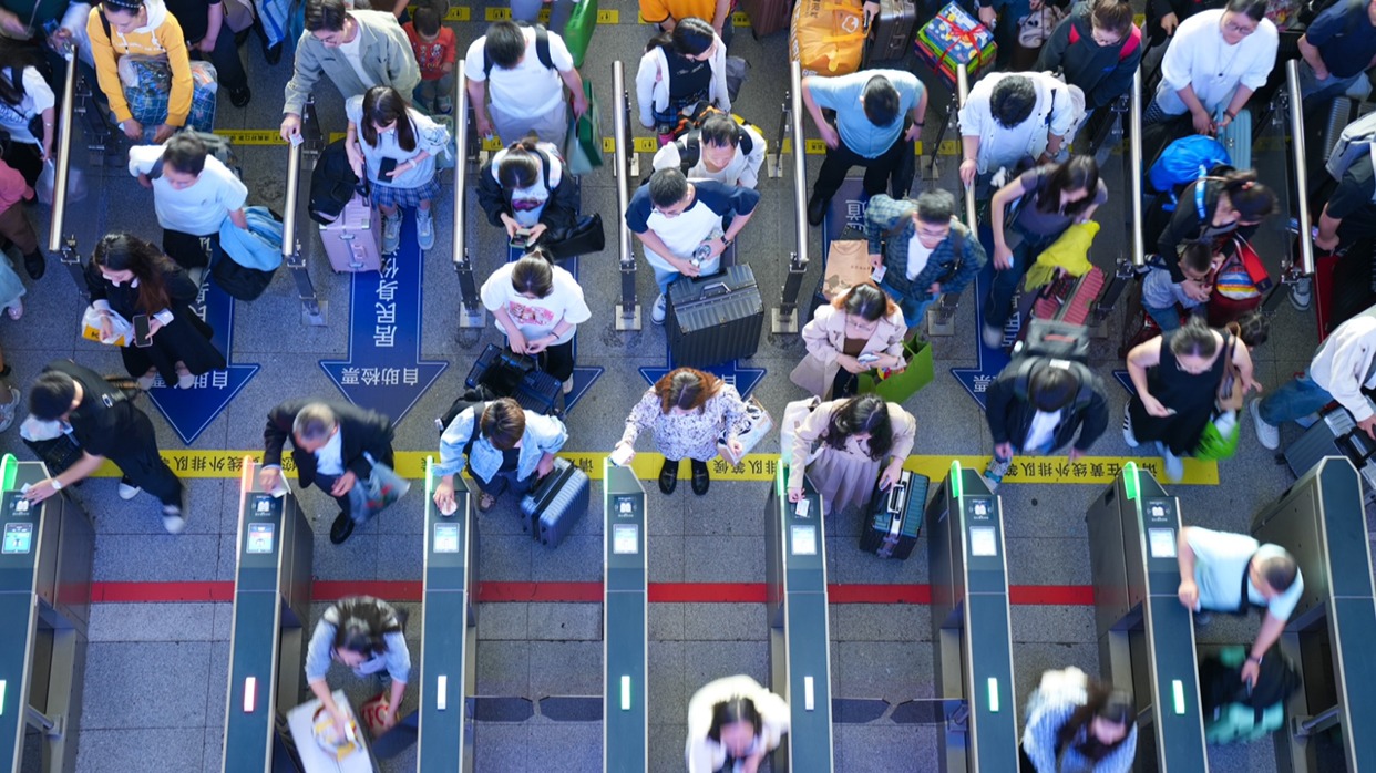 创历史新高！假期第一天 全国铁路单日旅客发送量历史上首次破2000万人次