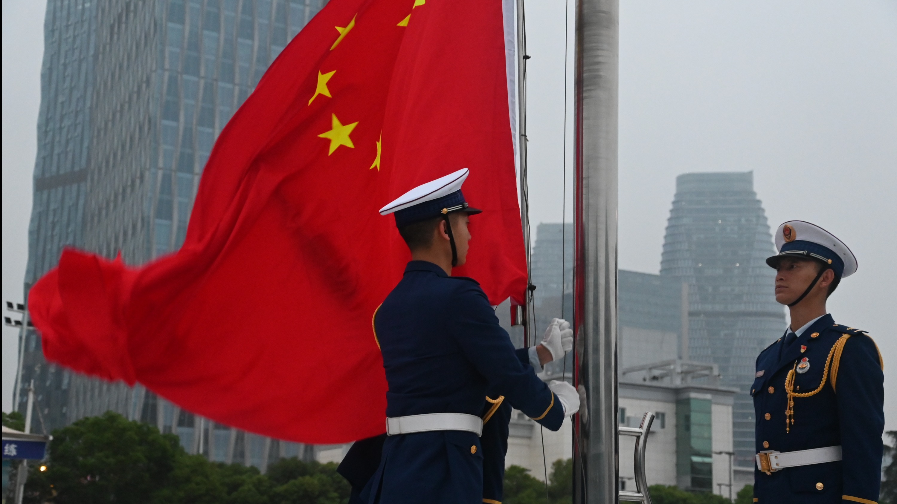 五星红旗迎风飘扬 四川省森林消防总队新训大队隆重举行升国旗仪式