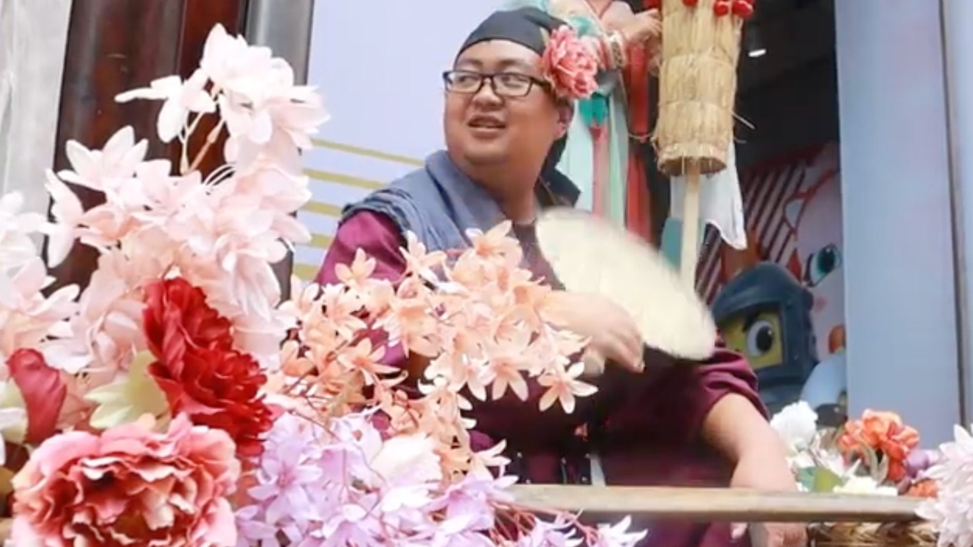 成都汉服周丨汉服“显眼包”  带来游玩新体验