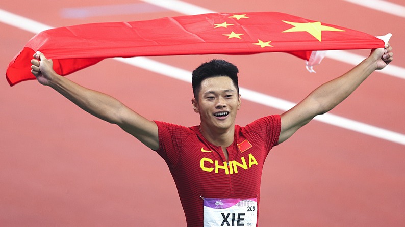 谢震业担任杭州亚运会闭幕式中国体育代表团旗手