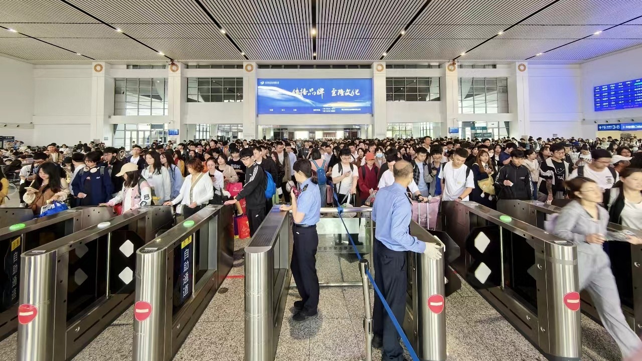 中秋、国庆黄金周铁路运输圆满结束 成都车站累计发送旅客470.8万人次