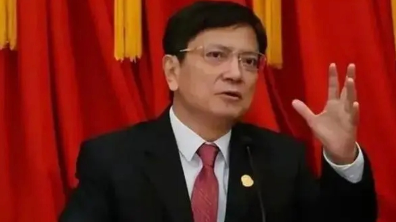 网红教授郑强被举报“婚内出轨包养情妇”，本人否认：已报案！校方回应