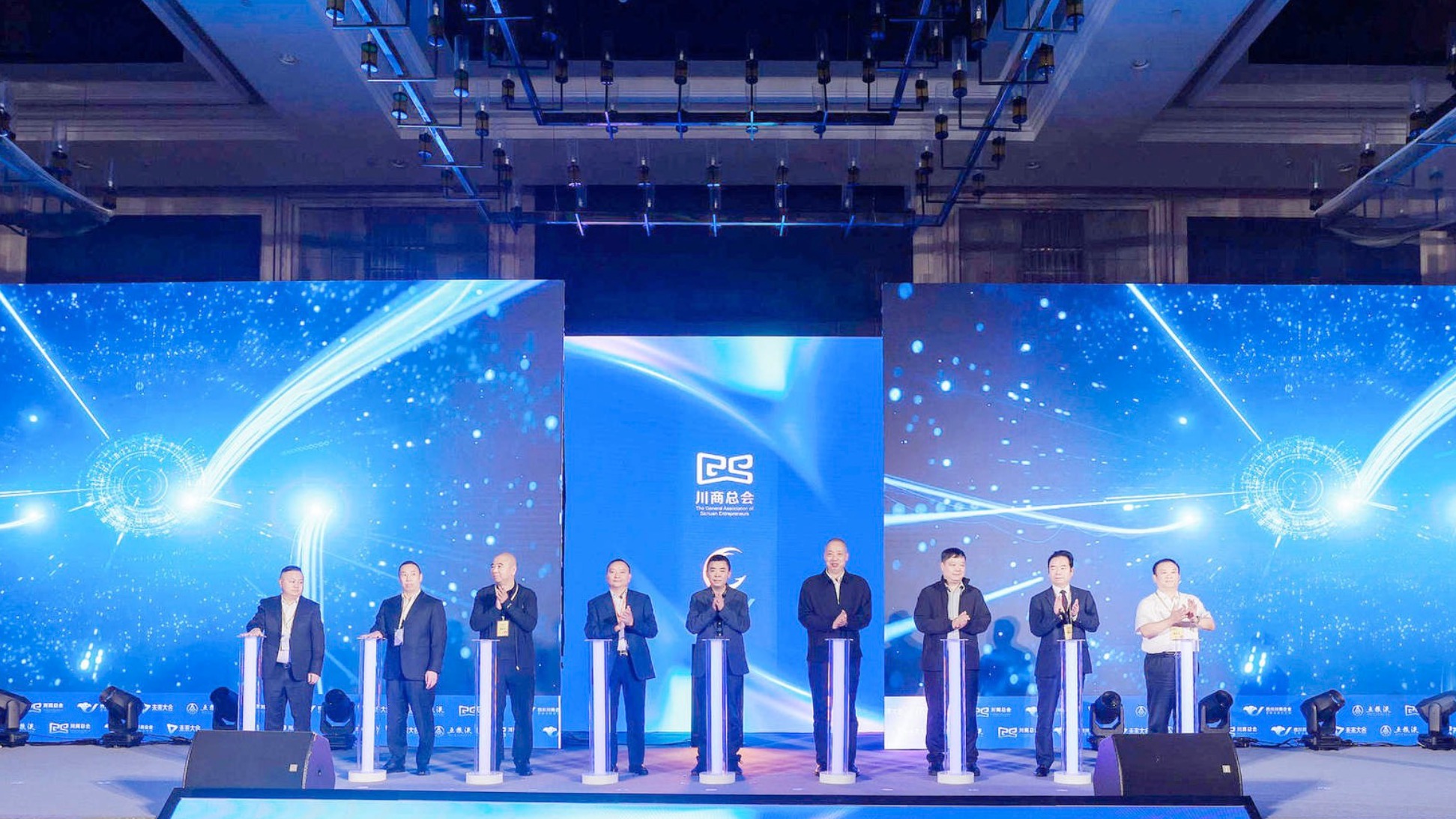 成都市广播电视台与四川省川商总会战略合作签约仪式暨“你好·川商”品牌赋能计划启动