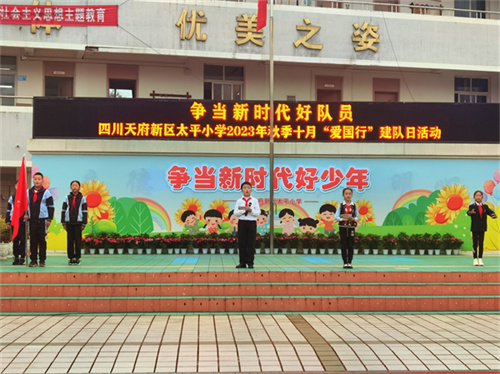 4.唱队歌1.jpg
