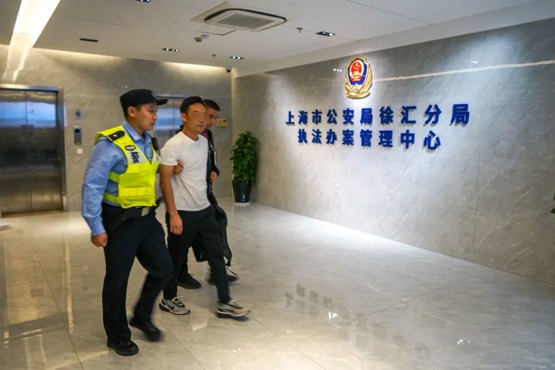 周杰伦演唱会现场，2人被行拘！