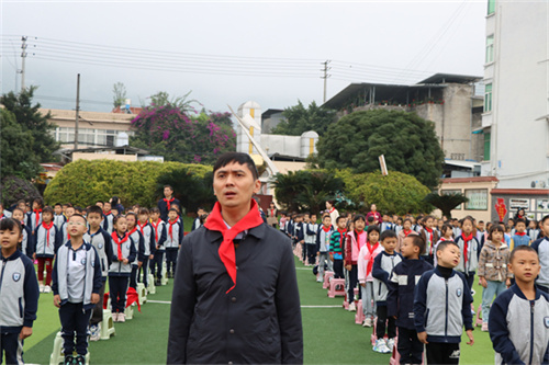 5.唱队歌2.JPG