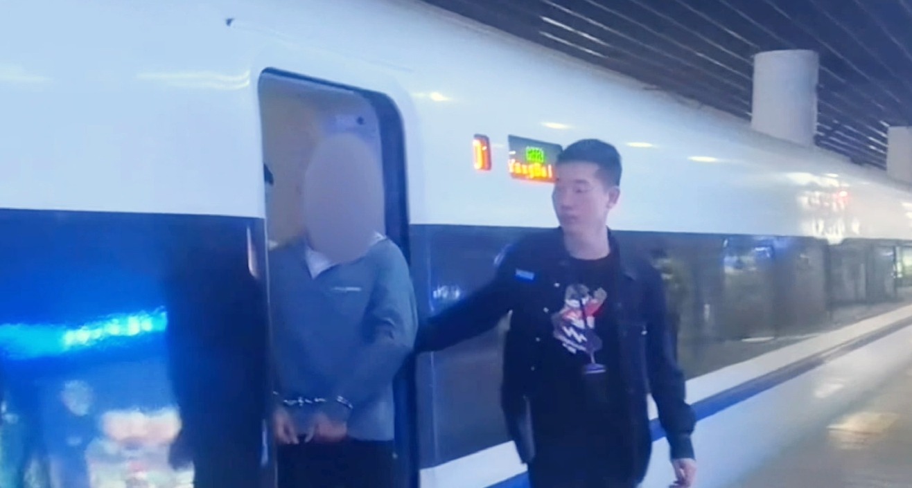 交友诈骗“受害人”自投罗网牵出特大跨国“DCEP”诈骗案 成华公安分赴全国和境外成功破获