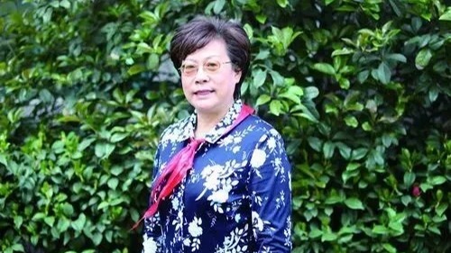 “上海奶奶”去世 都江堰捐建学校校长今至上海参加追悼会