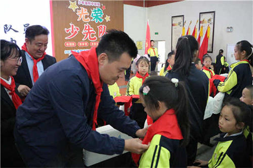 红领巾佩戴2.JPG