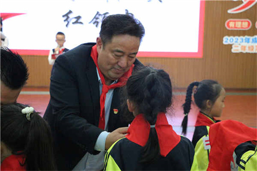 红领巾佩戴.JPG