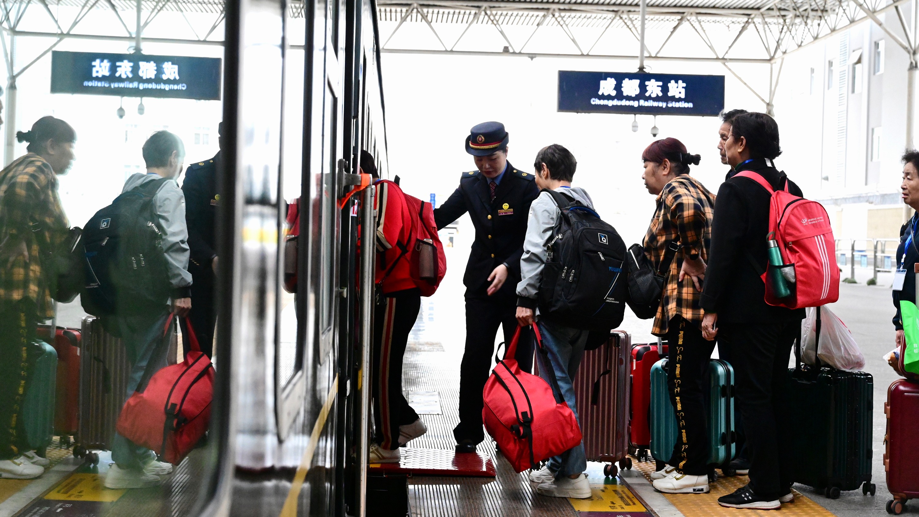 今年最后一班！进疆旅游专列今日从成都始发
