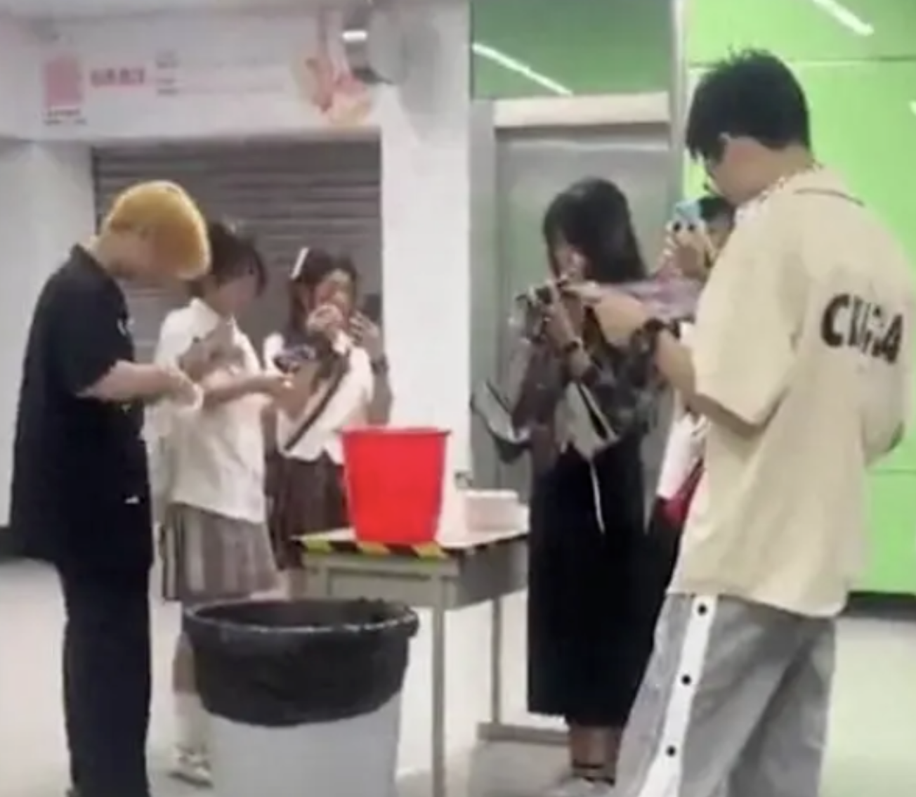 QQ20231020-075332@2x.png