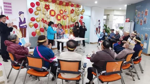 为老人带来温暖与关爱！成都锦官驿街道举行重阳集体庆生及慰问活动