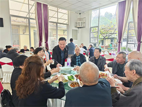 退休教师2.jpg
