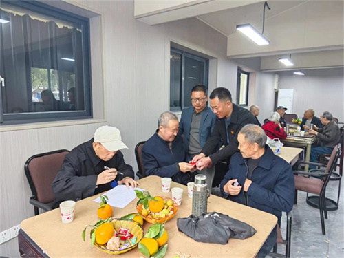 退休教师1.jpg