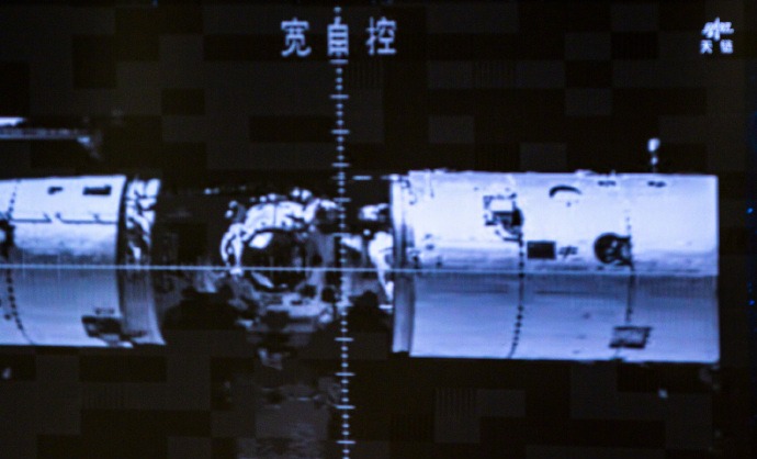 神舟十七号载人飞船成功对接空间站