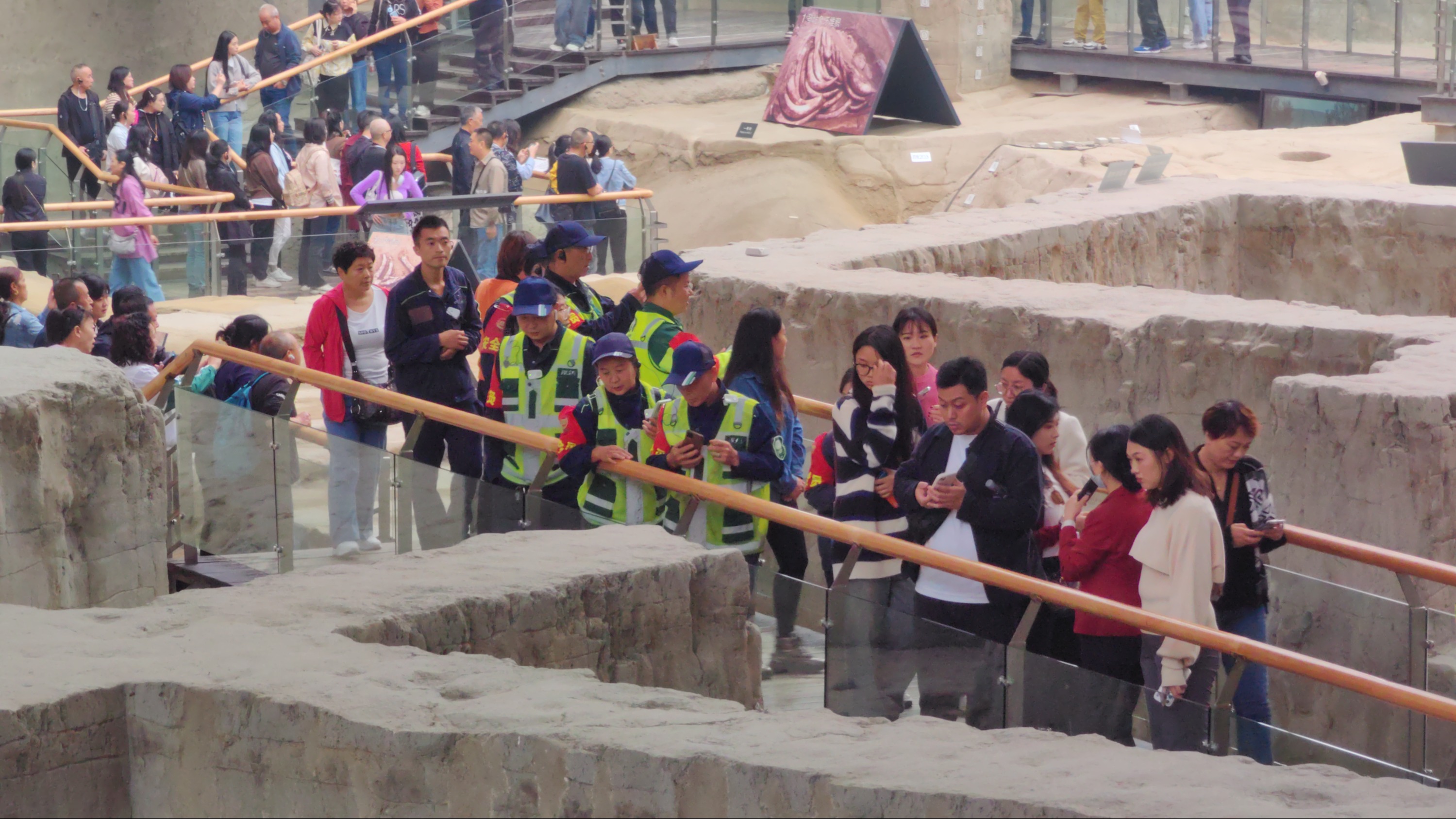 视频｜ “情暖天府·低碳绿色” 一起CityWalk致敬蓉城美容师