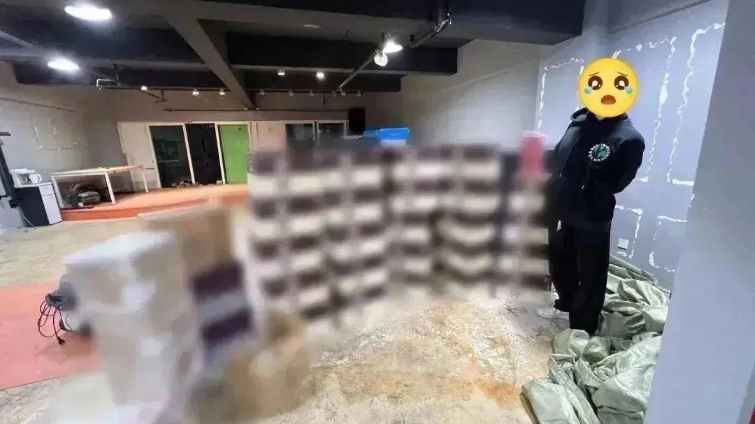 “缩骨功”现世？成都武侯民警4小时追回70箱被盗酒水