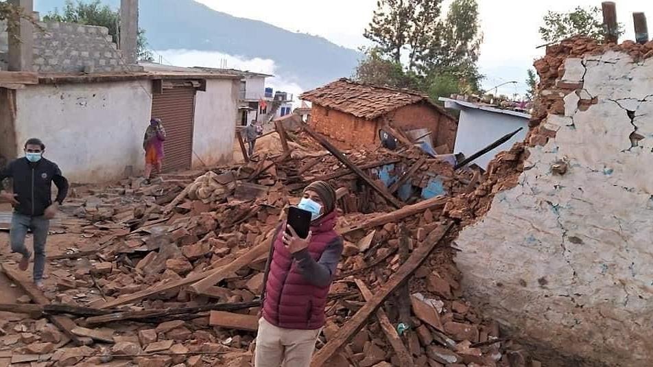 尼泊尔西部地区地震已致157人死亡，200余人受伤
