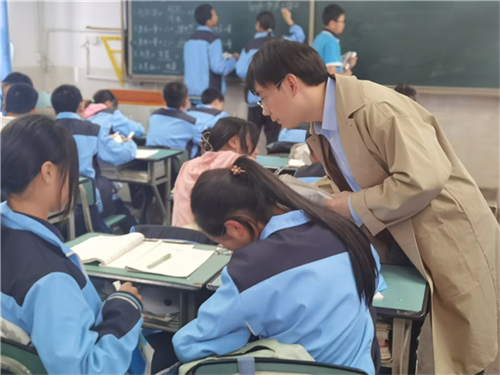 成都十陵中学图片