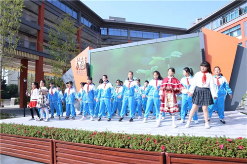 《珍爱生命》歌曲表演照片3.jpg