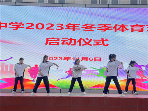 运动舞蹈队表演.jpg