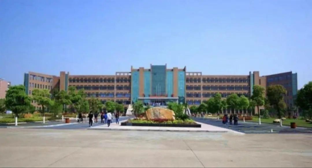 知名打假人王海举报一职校克扣学生巨额实习报酬，知情人回应