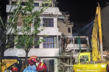 温州市永嘉县桥头镇一民房坍塌 3人遇难 1人仍在搜救中