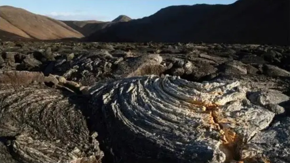 短时千余次地震，有火山喷发风险！冰岛宣布进入紧急状态