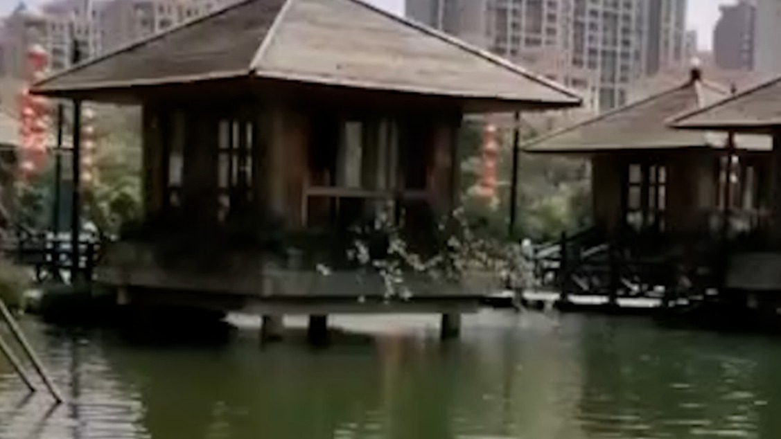 福建泉州一区长水上餐厅就餐时落水身亡？当地政府办公室回应