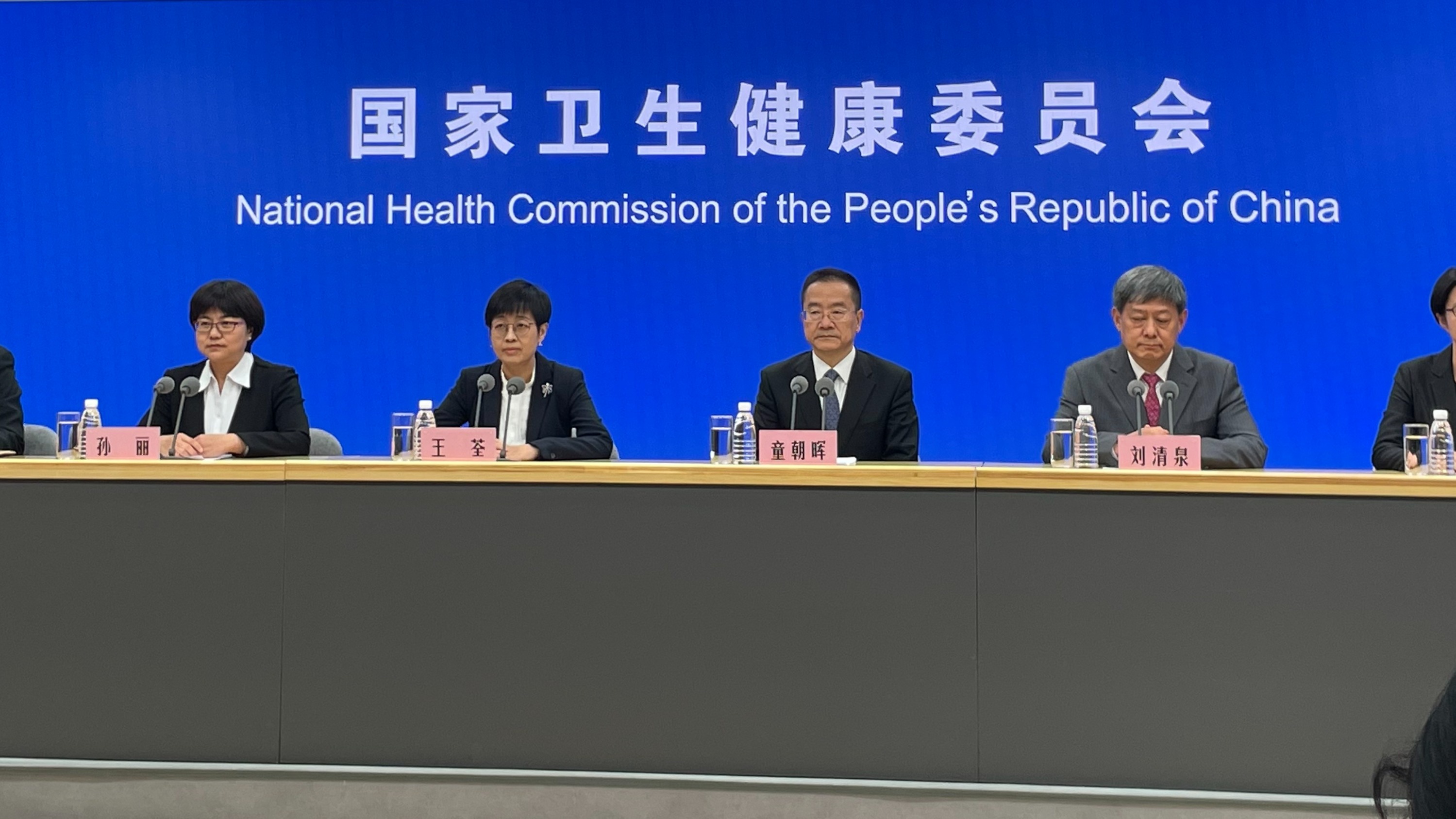肺炎支原体感染潜伏期可达4周 专家：不建议自行给孩子吃阿奇霉素