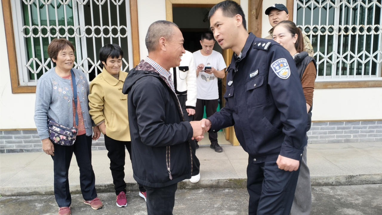 走失23年终团聚 成都龙泉警方助力团圆梦！