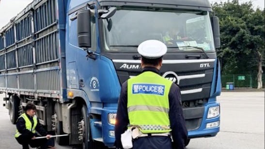 视频｜共同守护“成都蓝” 成都交警联合多部门严查“黑烟车”