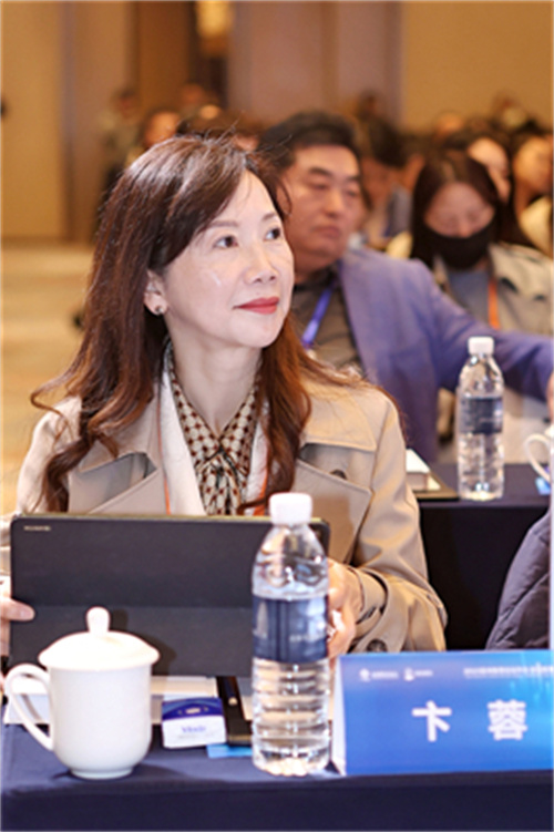 卞蓉校长受邀参加亚洲教育论坛年会.jpg