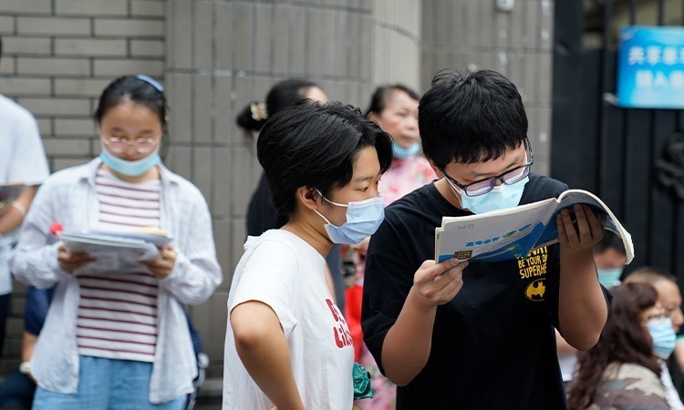 超六成受访者呼吁破除求职中的“第一学历”限制