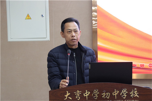 11.区教育局党组成员、区研培中心主任王晓斌.JPG