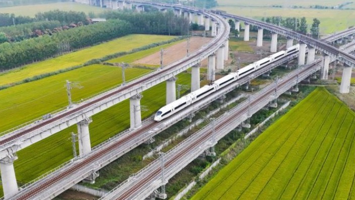 今年前十个月 全国铁路发送旅客近33亿人次