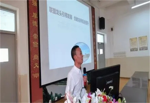 紫坪铺学校魏斌校长.jpg