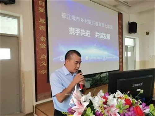 向峨小学孙春校长.jpg
