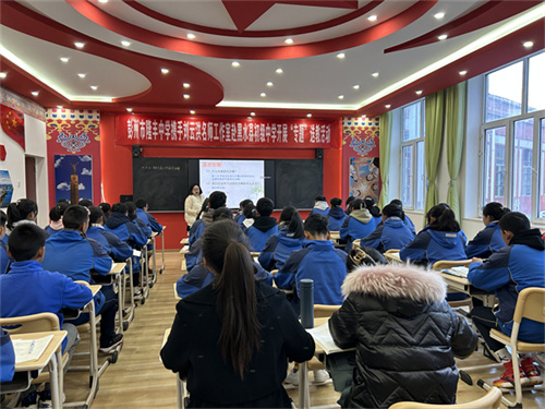 王老师上课1.jpg